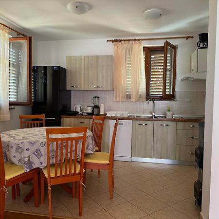 Apartments Milan Peroj Eksteriør billede